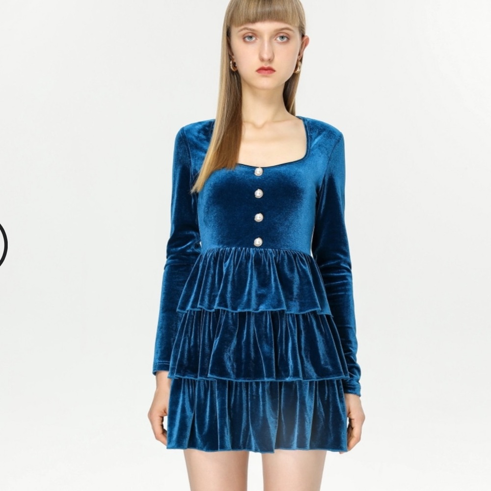 🎁🎁🎁must have  Blue velvet Layers dress